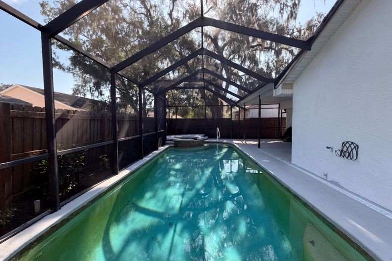 Photo 20 of 21 of 1204 Tiger Wood Ct, Valrico, FL