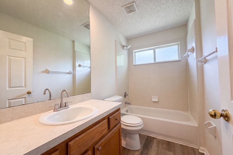 Photo 19 of 23 of 8436 Staplehurst Dr W, Jacksonville, FL