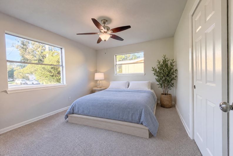 Photo 10 of 26 of 6535 Lou Dr N, Jacksonville, FL