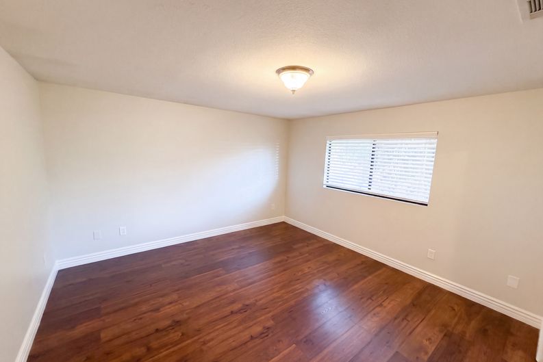 Photo 4 of 24 of 4380 Flightwood Cir, Hemet, CA