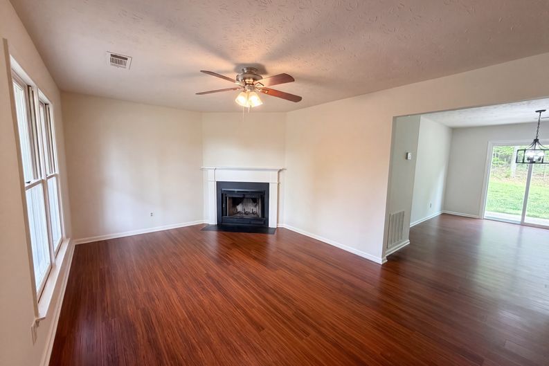 Photo 8 of 16 of 1514 Willow Gate Way, Auburn, GA