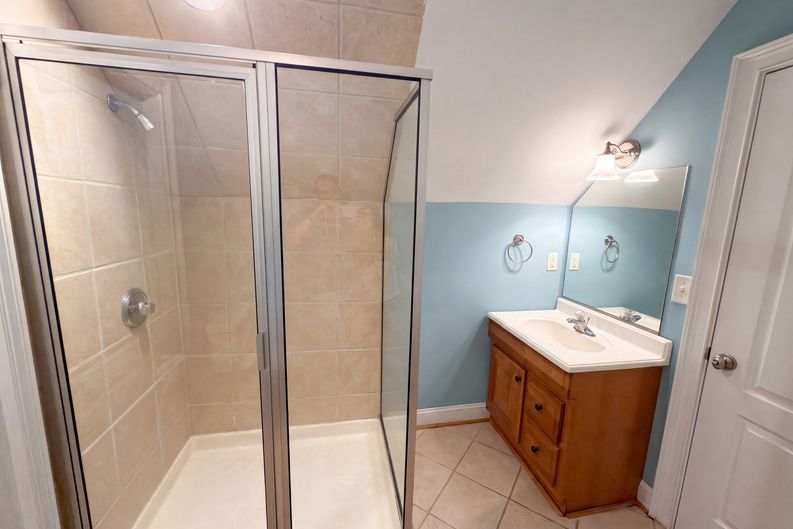 Photo 8 of 22 of 9721 Arlington Oaks Dr, Charlotte, NC