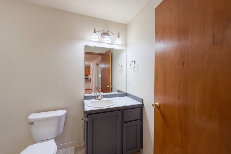 Photo 14 of 26 of 17475 SW Eirwen St, Beaverton, OR