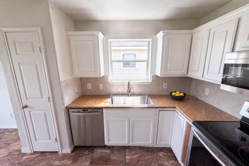Photo 17 of 21 of 9002 Barracuda Dr, Texas City, TX