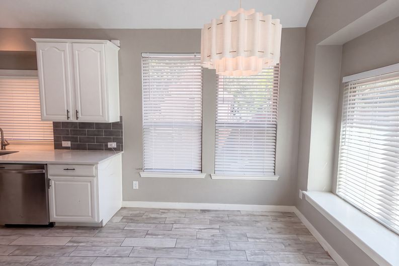 Photo 11 of 24 of 2404 Royal Birkdale Dr, Plano, TX