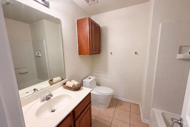 Photo 16 of 20 of 206 Almquist St, Hutto, TX