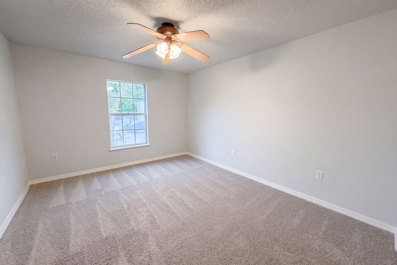 Photo 15 of 34 of 8215 Foxdale Dr, Jacksonville, FL