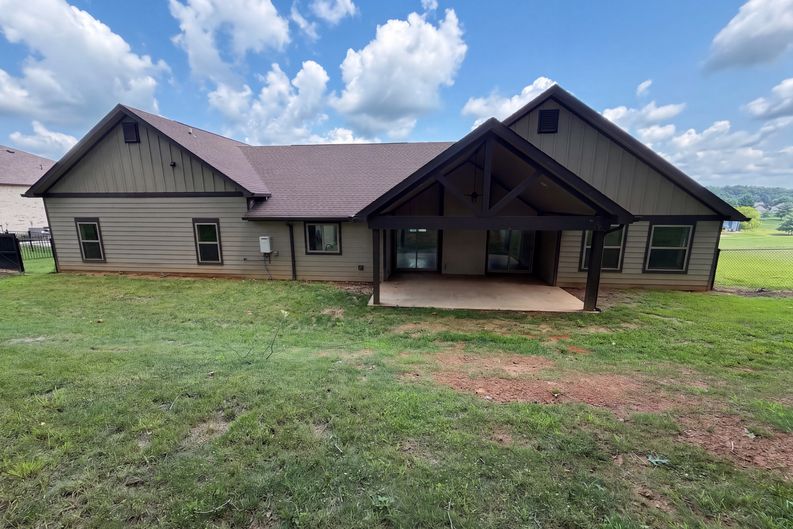 Photo 5 of 29 of 354 Fairway Dr, Dandridge, TN