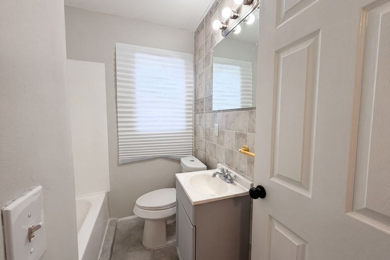 Photo 6 of 19 of 26311 Hopkins St, Inkster, MI