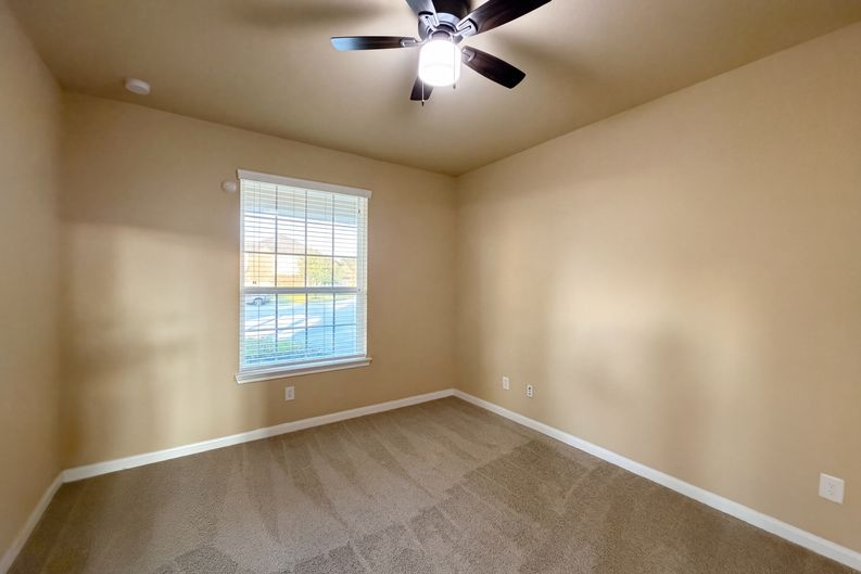 Photo 8 of 40 of 9003 Newcroft Ct, Tomball, TX
