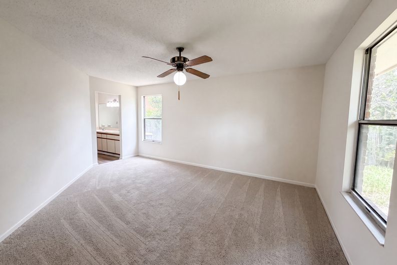 Photo 4 of 19 of 6320 Ian Chad Dr E, Jacksonville, FL