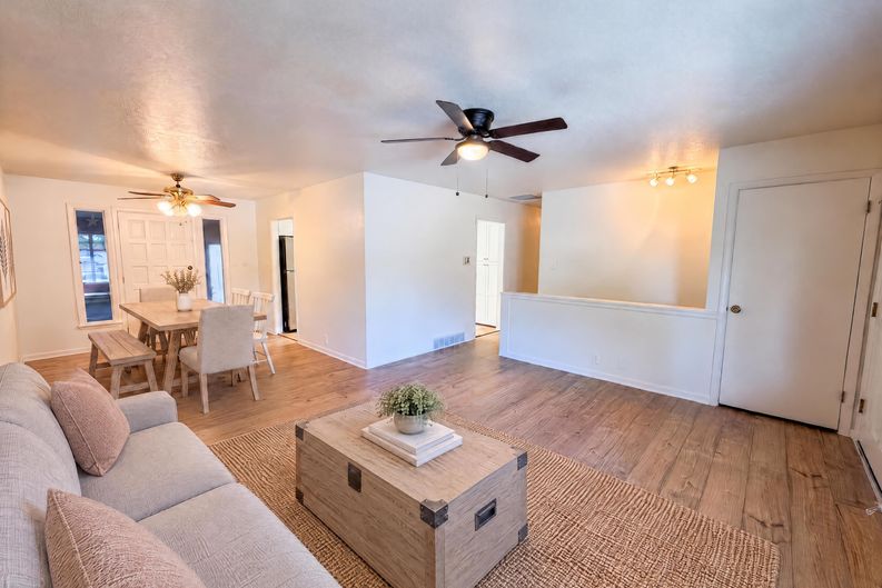 Photo 7 of 29 of 3352 W Aksarben Ave, Littleton, CO