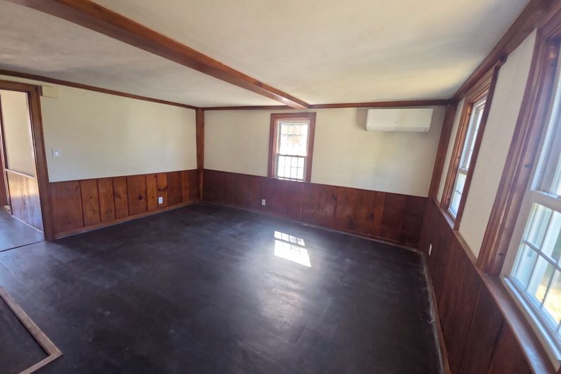 Photo 7 of 19 of 1026 Forbes St, East Hartford, CT