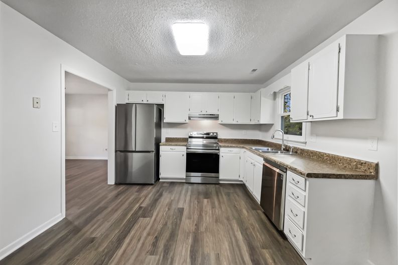 Photo 11 of 18 of 4051 Gordon Ct, Winston Salem, NC