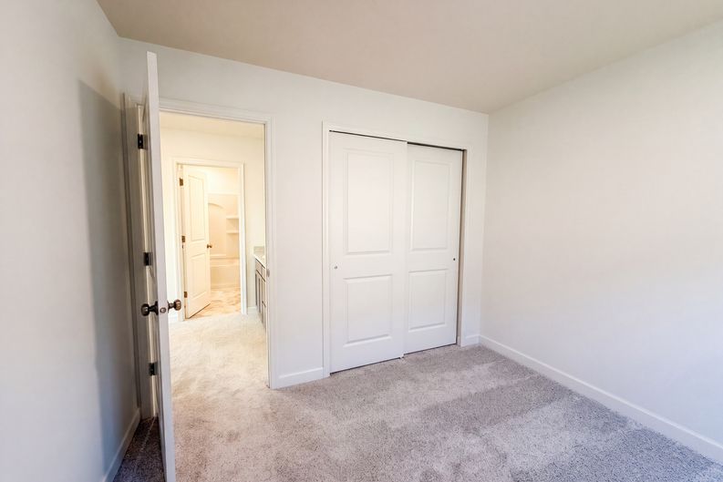 Photo 10 of 23 of 10773 Hemingway Ave S, Cottage Grove, MN