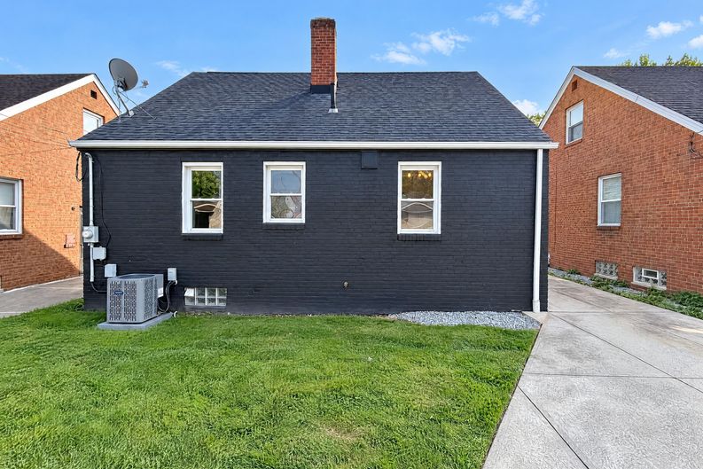 Photo 5 of 21 of 2606 Grovewood Ave, Cleveland, OH