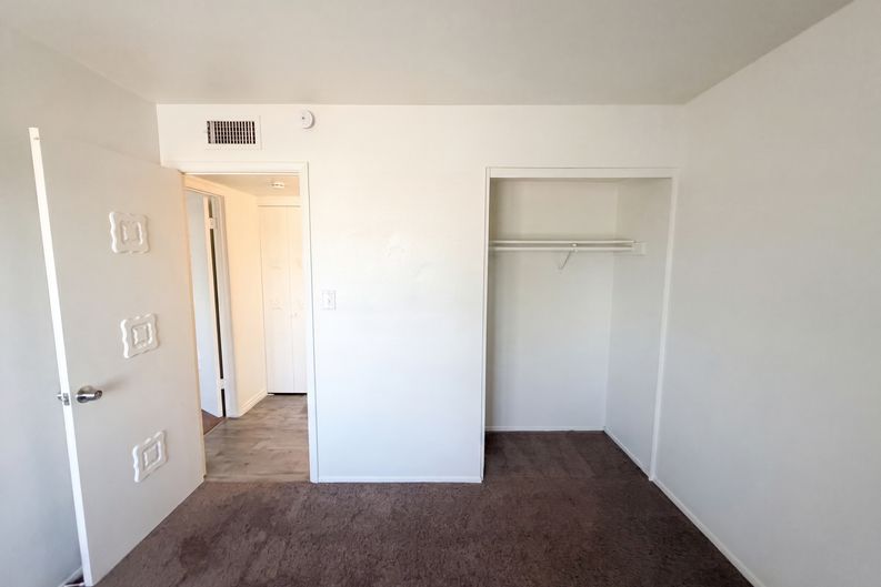 Photo 13 of 17 of 8446 N 34th Dr, Phoenix, AZ