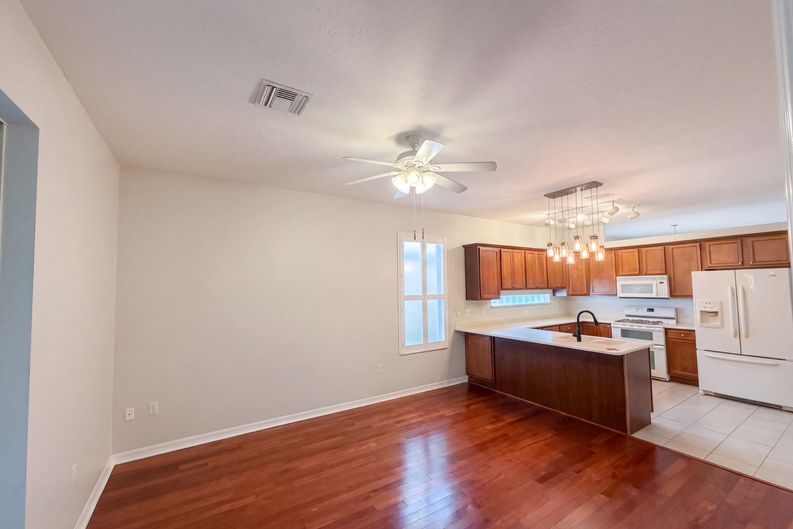 Photo 9 of 24 of 33450 Irongate Dr, Leesburg, FL