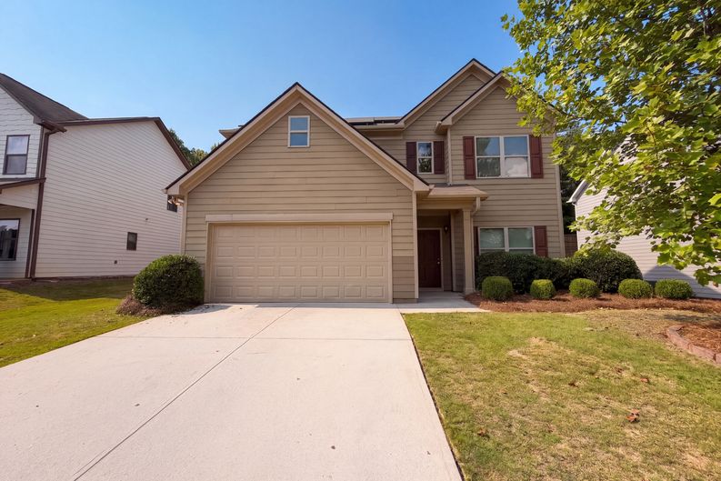Photo 35 of 41 of 821 Walnut Woods Dr, Braselton, GA