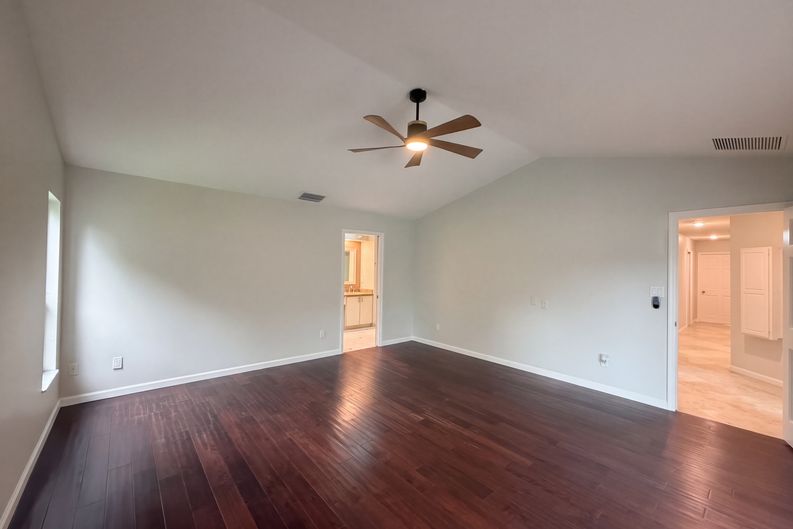 Photo 9 of 30 of 455 Longmeadow Ln, Longwood, FL