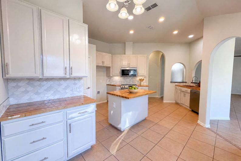 Photo 10 of 21 of 2961 Salado Trl, Fort Worth, TX