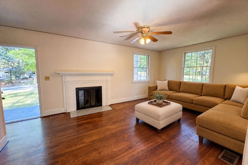 Photo 3 of 14 of 1901 Glenwood Rd, Columbia, SC