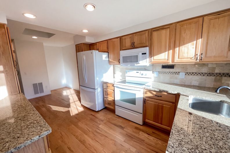 Photo 10 of 26 of 3075 E Long Cir S, Centennial, CO