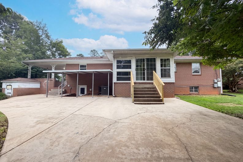 Photo 5 of 17 of 411 Roy Eaker Rd, Cherryville, NC