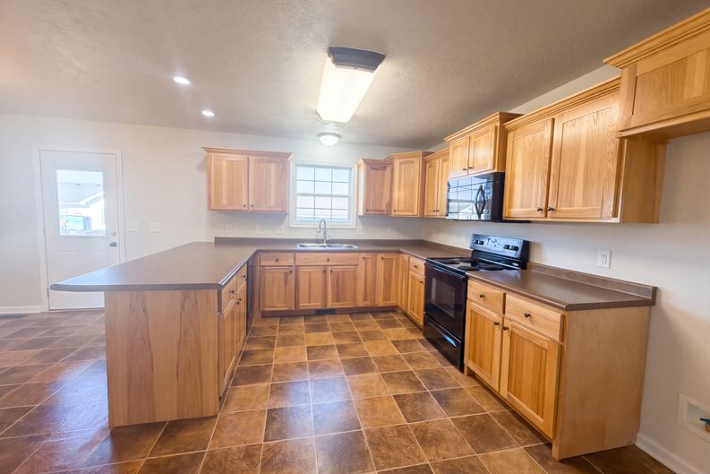 Photo 8 of 22 of 141 Thacker Dr, Portland, TN