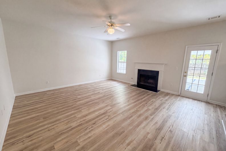 Photo 3 of 23 of 401 Callaway Ln, Conyers, GA