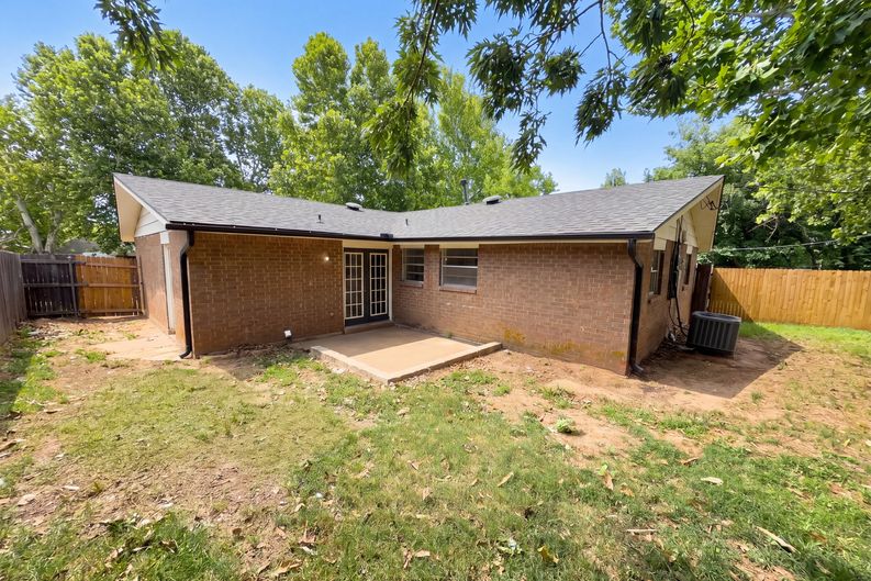 Photo 5 of 24 of 1513 N Bradley Ave, Oklahoma City, OK