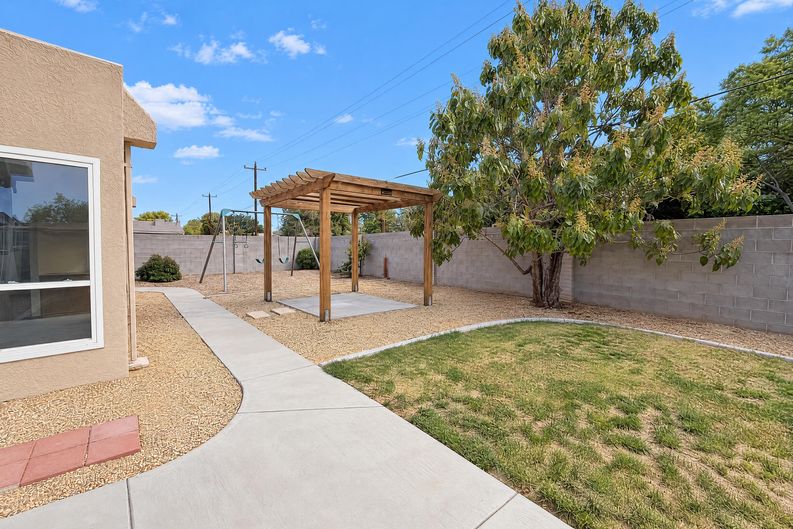 Photo 19 of 23 of 10336 Karen Ave NE, Albuquerque, NM