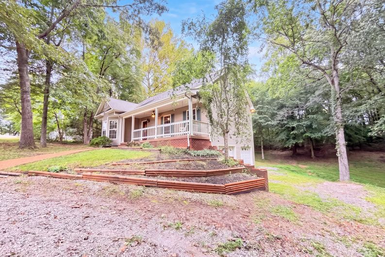 Photo 21 of 24 of 608 Beechtree Ct, Burns, TN