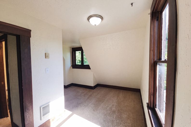 Photo 20 of 29 of 1011 Almaden St, Eugene, OR