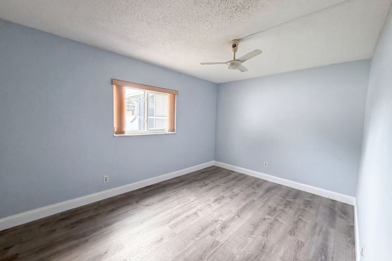 Photo 11 of 21 of 9605 NW 81st St, Tamarac, FL