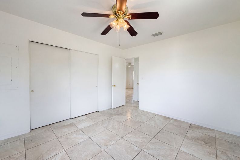 Photo 14 of 28 of 829 E 4th St, Englewood, FL