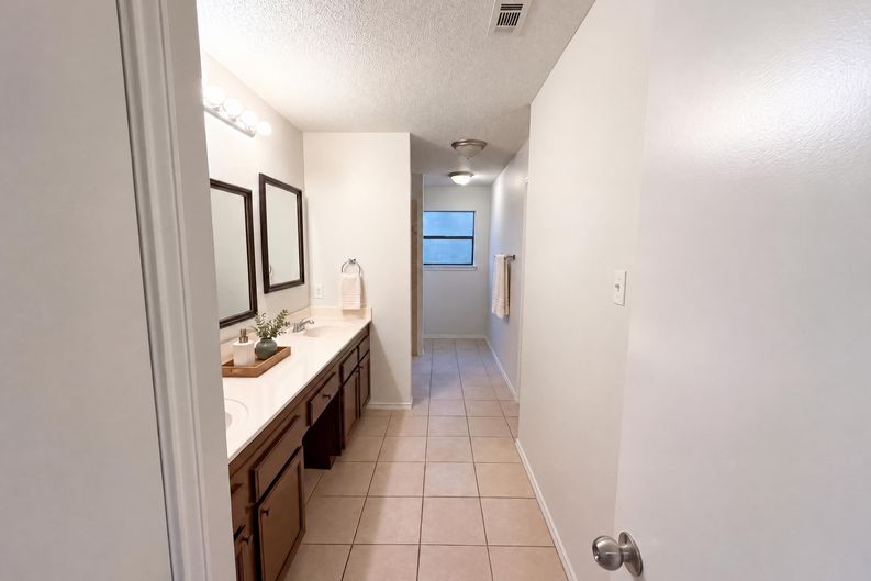 Photo 20 of 31 of 13020 Moorcroft Ln, Austin, TX