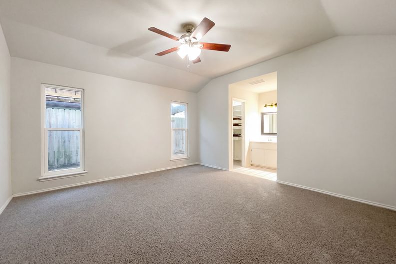 Photo 4 of 16 of 2175 Timberleaf Cir, Ingleside, TX