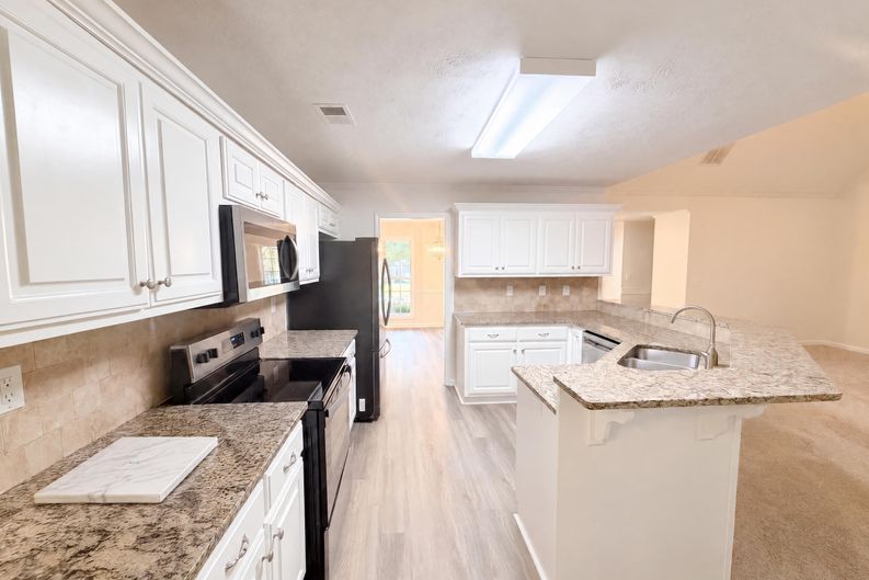 Photo 8 of 24 of 2050 Windfield Dr, Monroe, GA