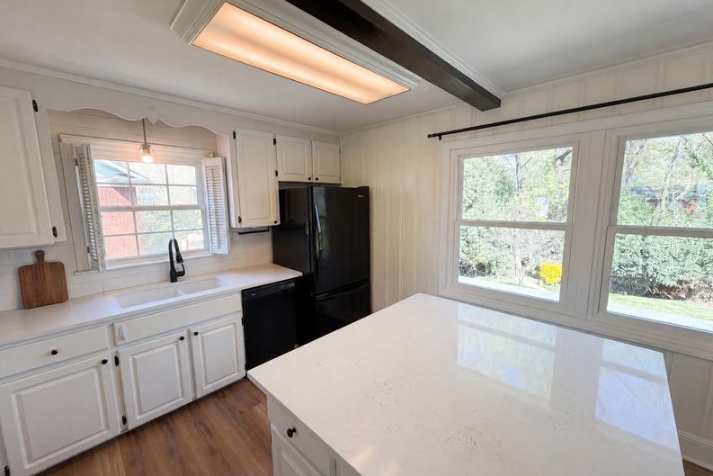 Photo 10 of 24 of 6621 Starcrest Dr, Charlotte, NC
