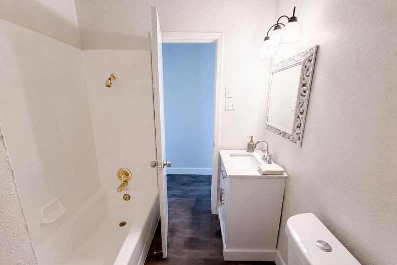 Photo 8 of 23 of 8540 Foxwood Ln, Dallas, TX