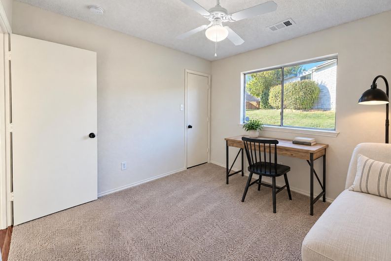 Photo 17 of 25 of 4541 Crystal Ln, Garland, TX
