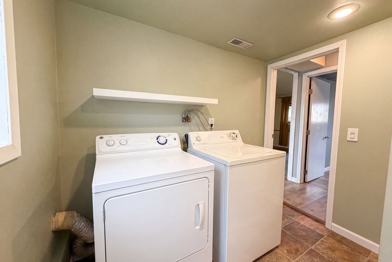 Photo 17 of 22 of 11530 SW Tigard Dr, Portland, OR