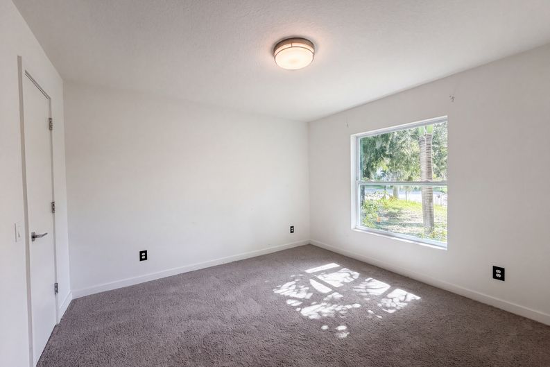 Photo 4 of 22 of 2840 S Shade Ave, Sarasota, FL