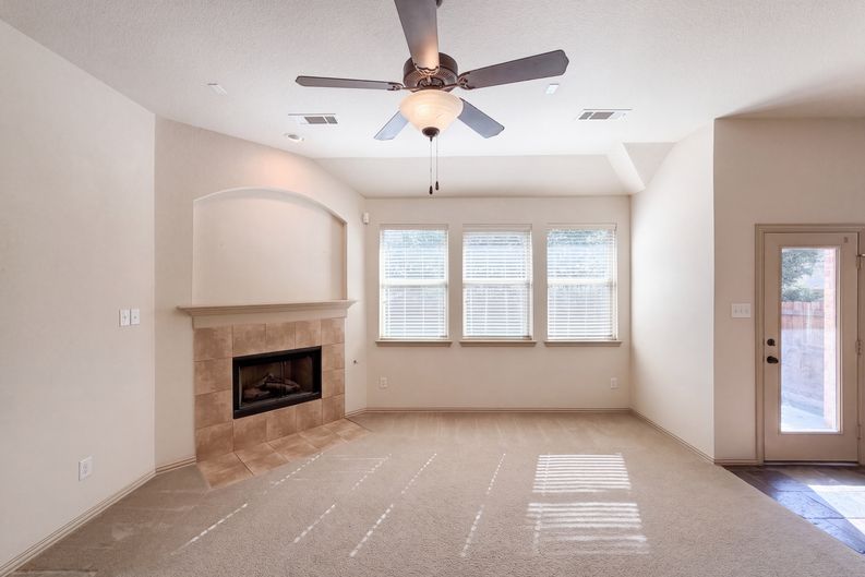 Photo 9 of 29 of 8152 Black Sumac Dr, Fort Worth, TX