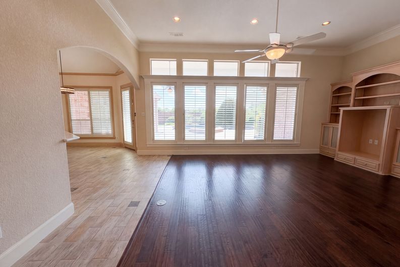Photo 9 of 29 of 619 Edgewood Ln, Red Oak, TX