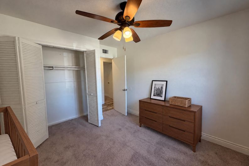 Photo 17 of 31 of 1422 Oakmont Dr, Roseville, CA