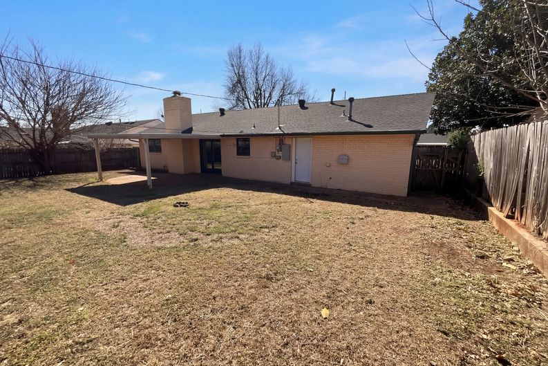 Photo 5 of 21 of 2429 NW 109th St, Oklahoma City, OK