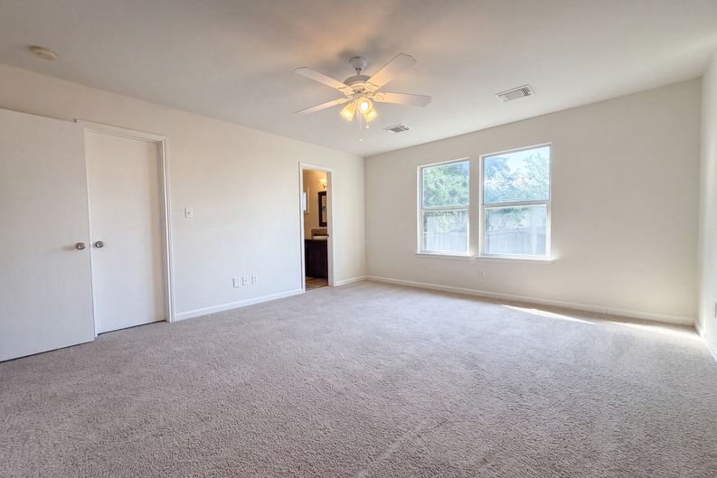 Photo 10 of 16 of 1620 Sunview Cir, New Braunfels, TX