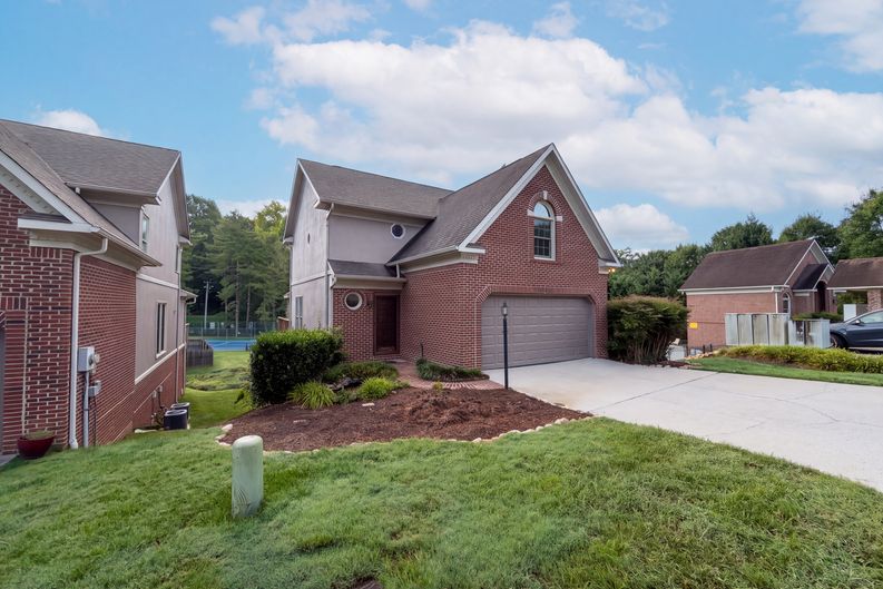 Photo 23 of 33 of 8542 Oxford Dr, Knoxville, TN